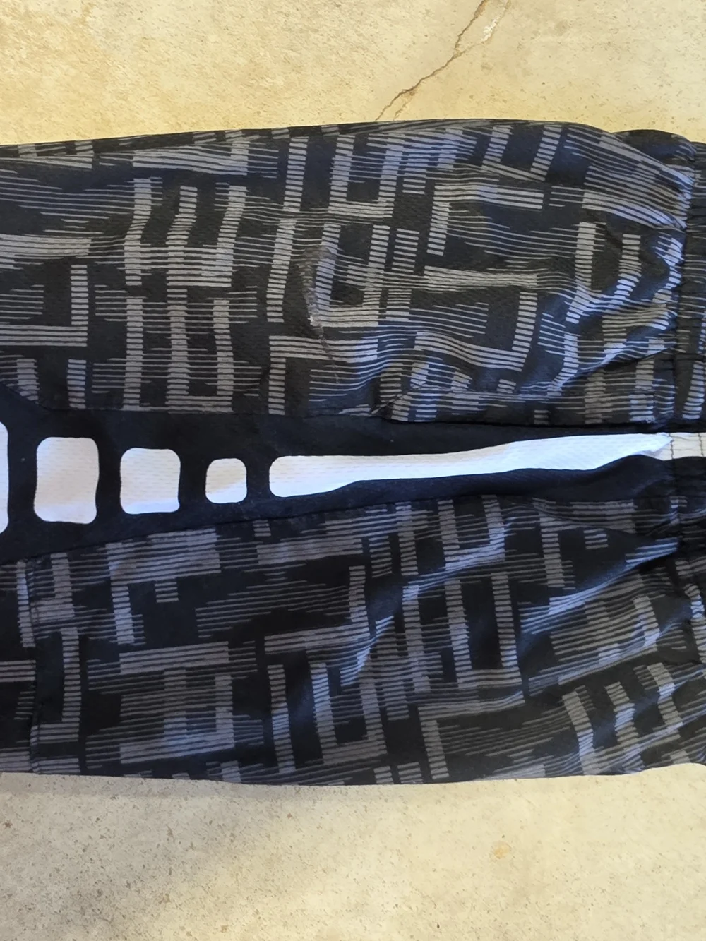 Nike Dri-FIT Boys Black Gray Printed Athletic Basketball Shorts Size M